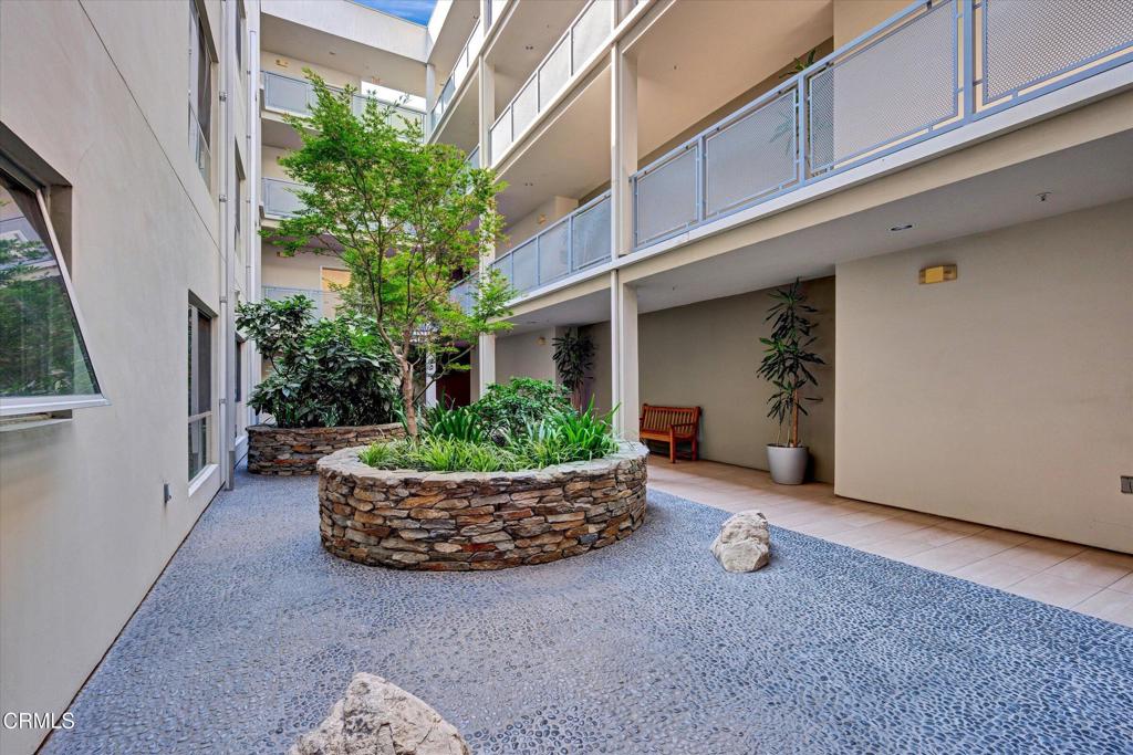 159 W Green Street 408