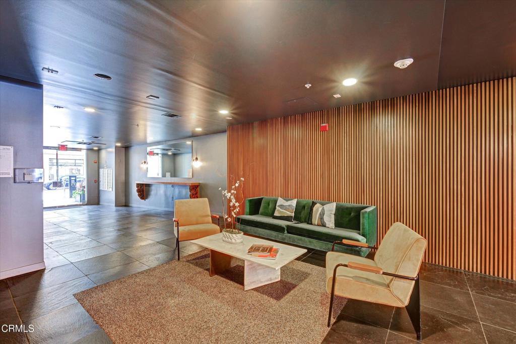 159 W Green Street 408