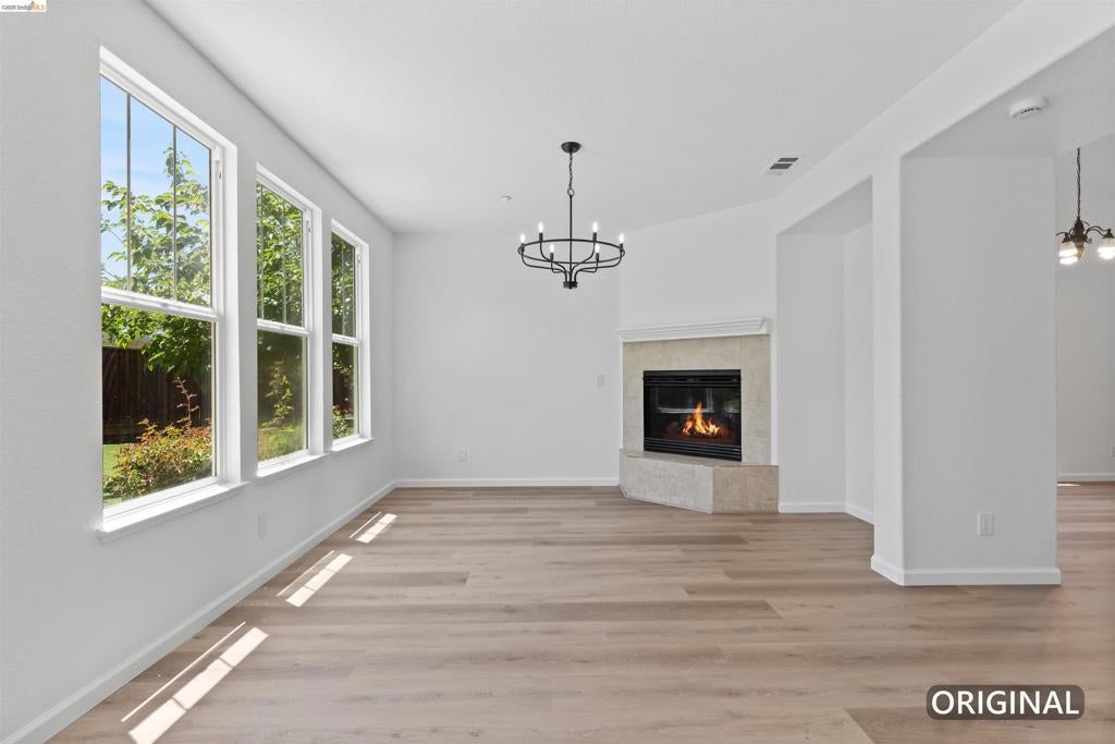 60 Narcissus Ct