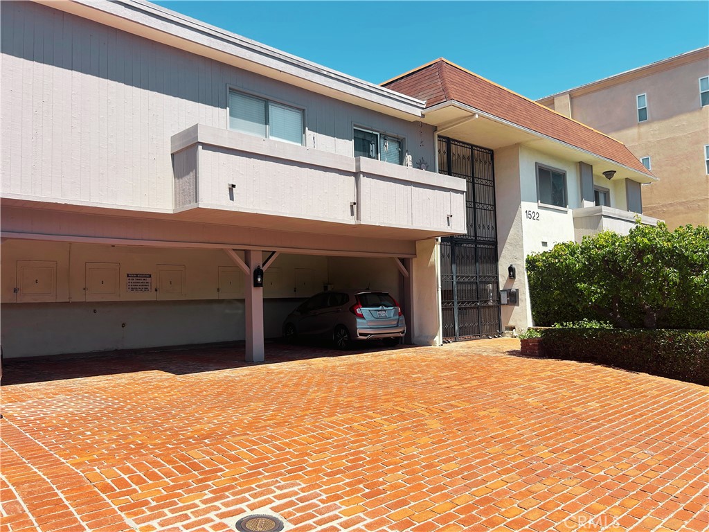 1522 S Centinela Ave 204