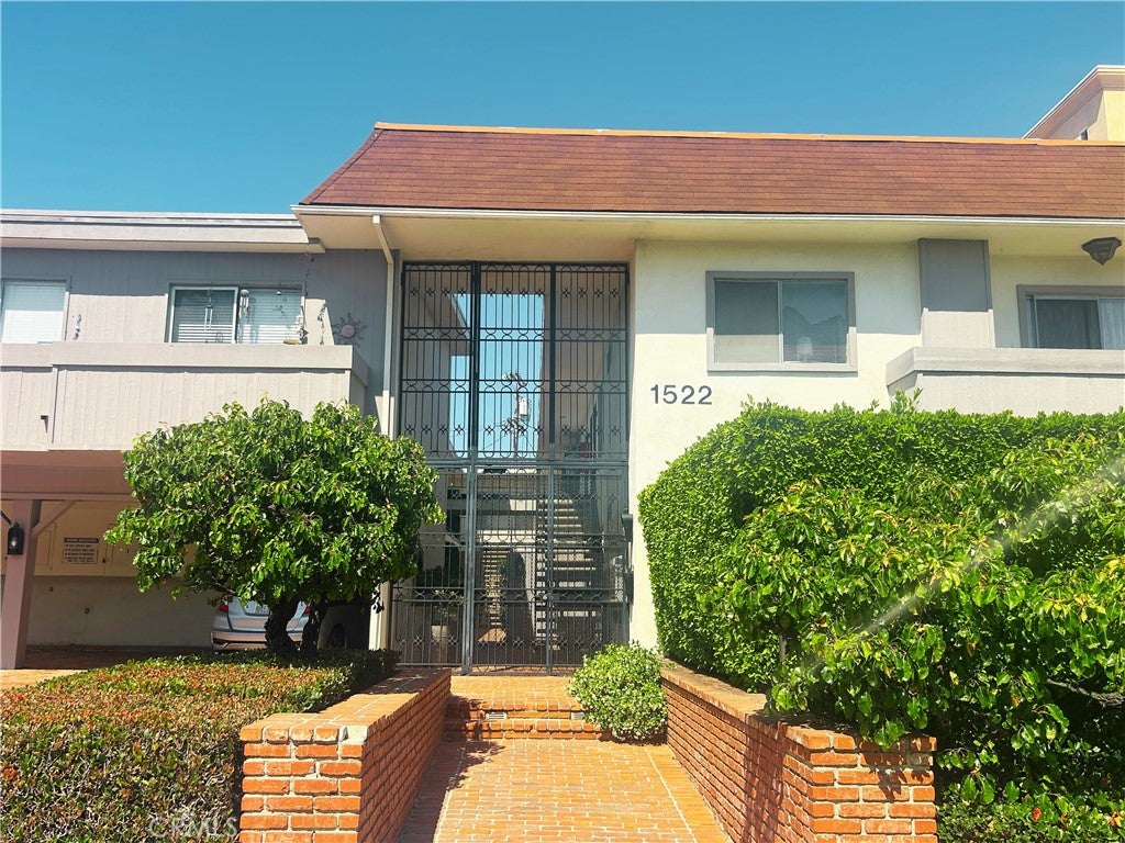 Photo of 1522 S Centinela Ave AVE #204, Los Angeles, CA 90025 (MLS # CV26100595)