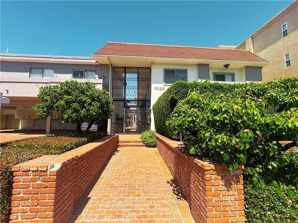 Photo of 1522 S Centinela Ave AVE #204, Los Angeles, CA 90025 (MLS # CV26100595)