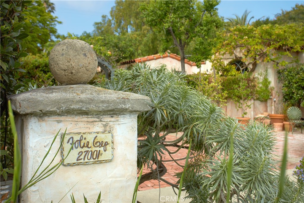 27002 Avenida Las Palmas