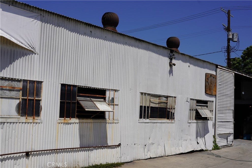 901 E 108th