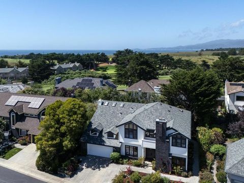 Photo of 11 Fairway Place, Half Moon Bay, CA 94019 (MLS # ML82047531)