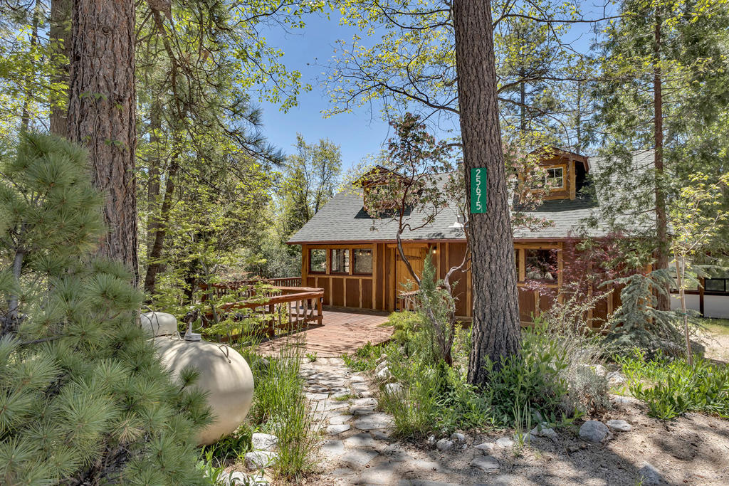 AFFORDABLE AND CLOSE TO THE VILLAGE. Newly refreshed home in prime location with level access, extra parking, R3A zoning, on sewer and within walking distance to the vibrant downtown mix of Idyllwild restaurants, shops and galleries. Charming 3 bedroom, 1.5 bath, including large primary bedroom with dormer and skylight. Both baths have sliding barn style doors. Beautiful hardwood flooring on both levels, peeled pine beams, natural pine paneling, butcher block counters, Vermont Castings airtight wood stove, 2 mini-split heater/air conditioning units, laundry hookups and pantry area. There is a detached post and beam studio with insulated roof, electrical, sink and wonderful, sunny exposures. Enjoy front and rear decking, fenced back yard with room for gardening and pets, extra parking and a great location!
