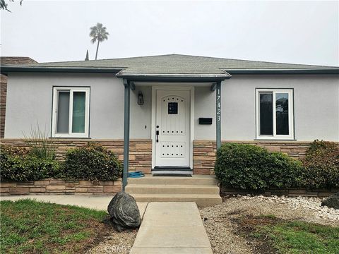 Photo of 17423 Burbank, Encino, CA 91316 (MLS # PW25248119)