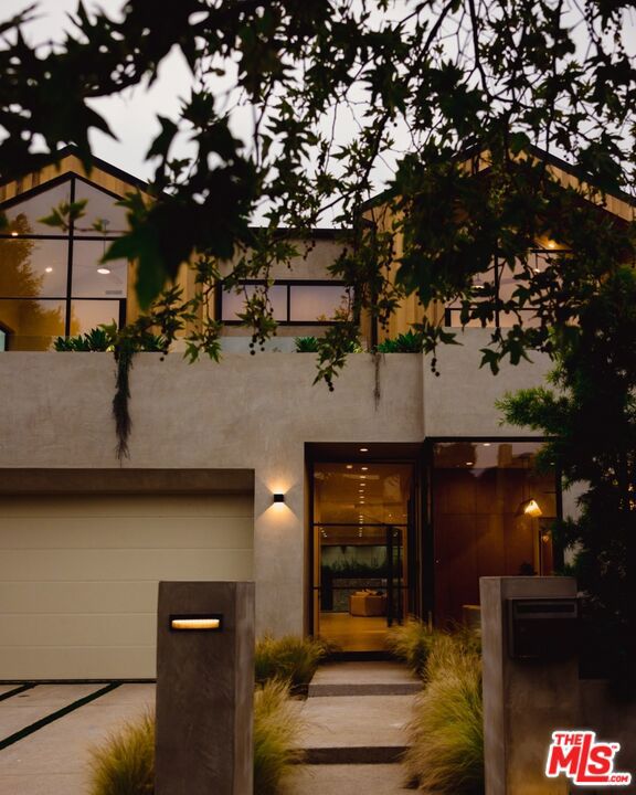 Nestled in Melrose's dynamic arts enclave, this House of Shoor masterpiece seamlessly intertwines boho-chic tranquility with the inimitable glamour of Los Angeles. Gated and modern, the oasis unfolds in natural tones, a Miele-equipped kitchen, and a private courtyard. The open layout effortlessly connects living spaces living room, office, and home theater augmented by a captivating spiral staircase leading to a resort-inspired primary suite and three en-suite bedrooms. Outside, a wraparound pool beckons serenity, while the rooftop deck delivers panoramic 360-degree views. Discreetly positioned, this residence beckons a lifestyle where design and artistry effortlessly converge testament to the fusion of modern elegance and timeless Bohemian aesthetics. It stands as a discreet beacon of refined living, capturing the essence of architectural sophistication.