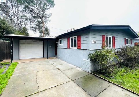 Photo of 739 M St St, Davis, CA 95616 (MLS # 41132083)