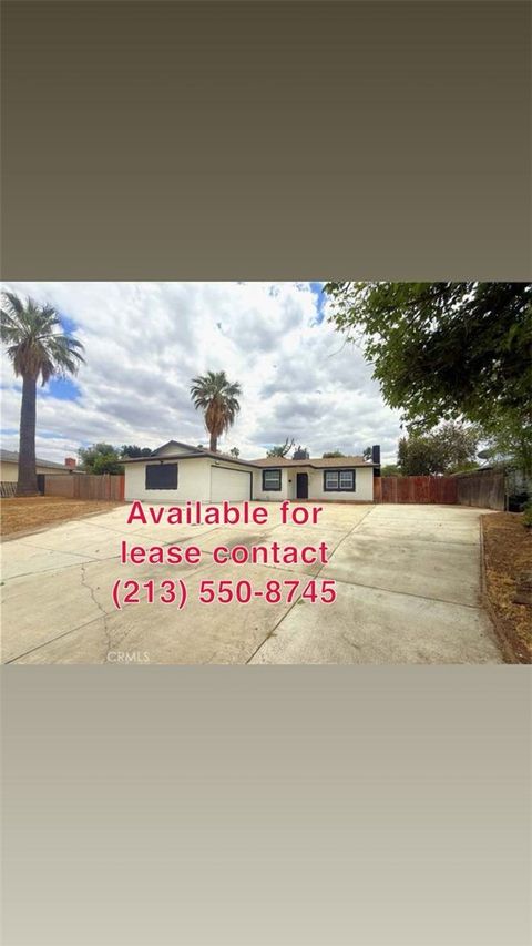 Photo of 490 Avignon Court, Riverside, CA 92501 (MLS # SR26100945)