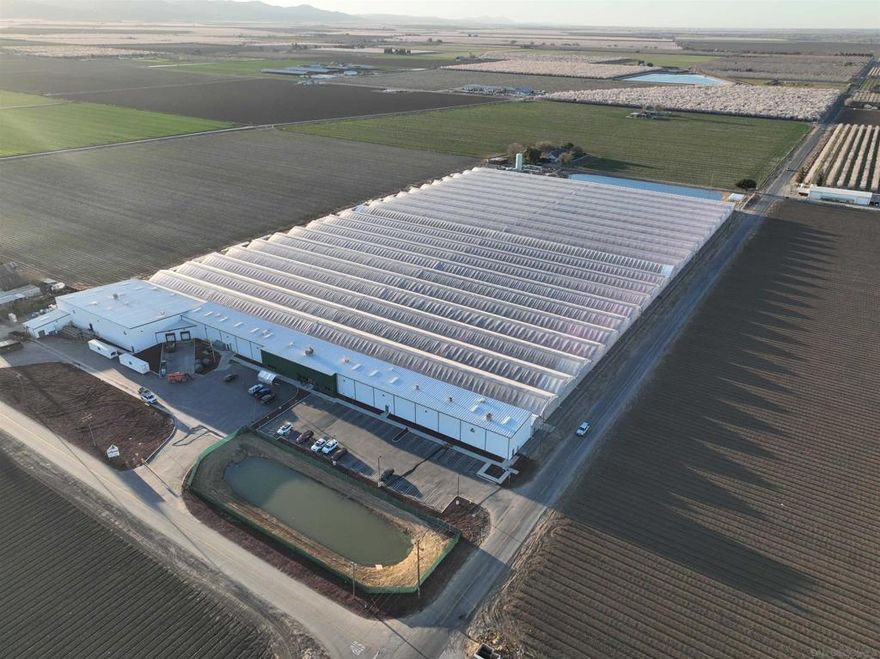 Kidder Mathews is pleased to present Patterson Hydro Grow, a state of the art greenhouse located in Patterson, CA. Built in 2020, this advanced greenhouse is designed to optimize the growth of organic hydroponic lettuce, ensuring premium quality and consistency