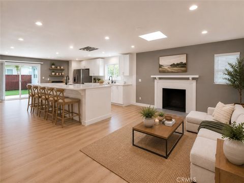 Photo of 12542 Emelita ST, Valley Village, CA 91607 (MLS # SR26118573)