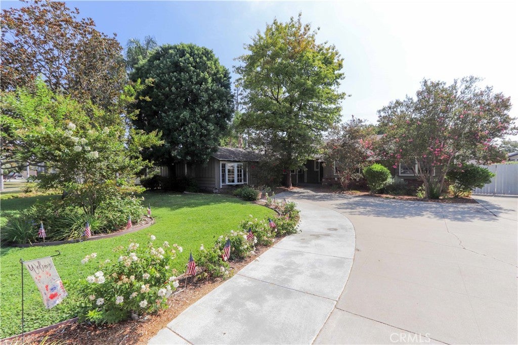 3806 Rosehedge