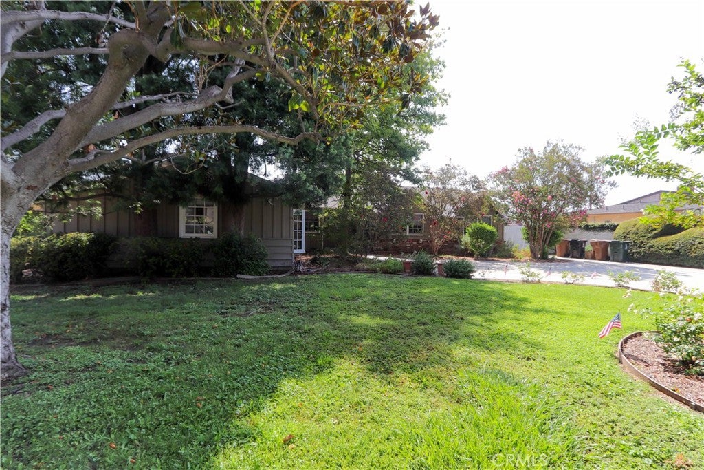 3806 Rosehedge