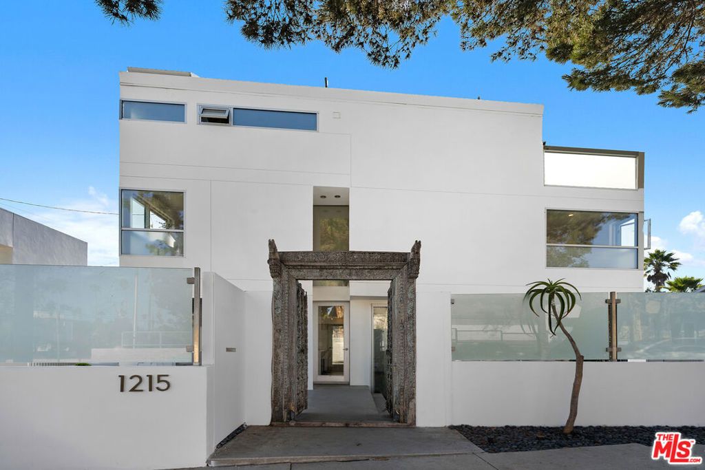 Photo of 1215 7th Avenue, Venice, CA 90291 (MLS # 25597187)