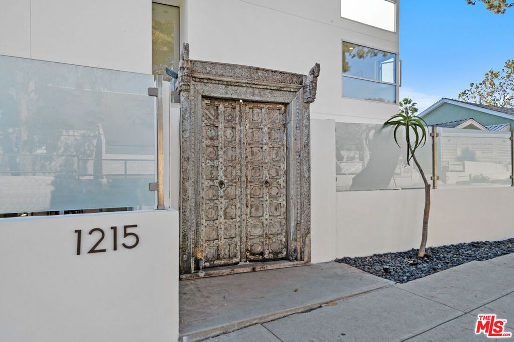 Photo of 1215 7th Avenue, Venice, CA 90291 (MLS # 25597187)