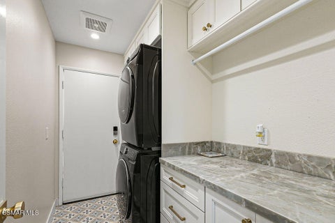 Tiny photo for 721 Sumter Court, Thousand Oaks, CA 91360 (MLS # 226005093)