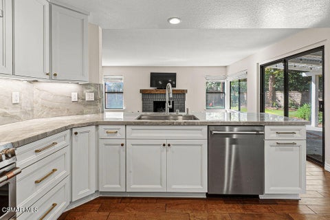 Tiny photo for 721 Sumter Court, Thousand Oaks, CA 91360 (MLS # 226005093)