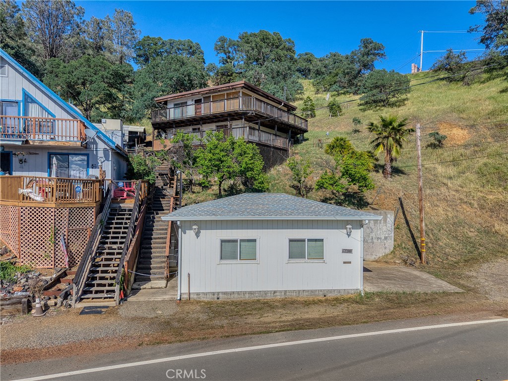 12805 Lakeshore Drive