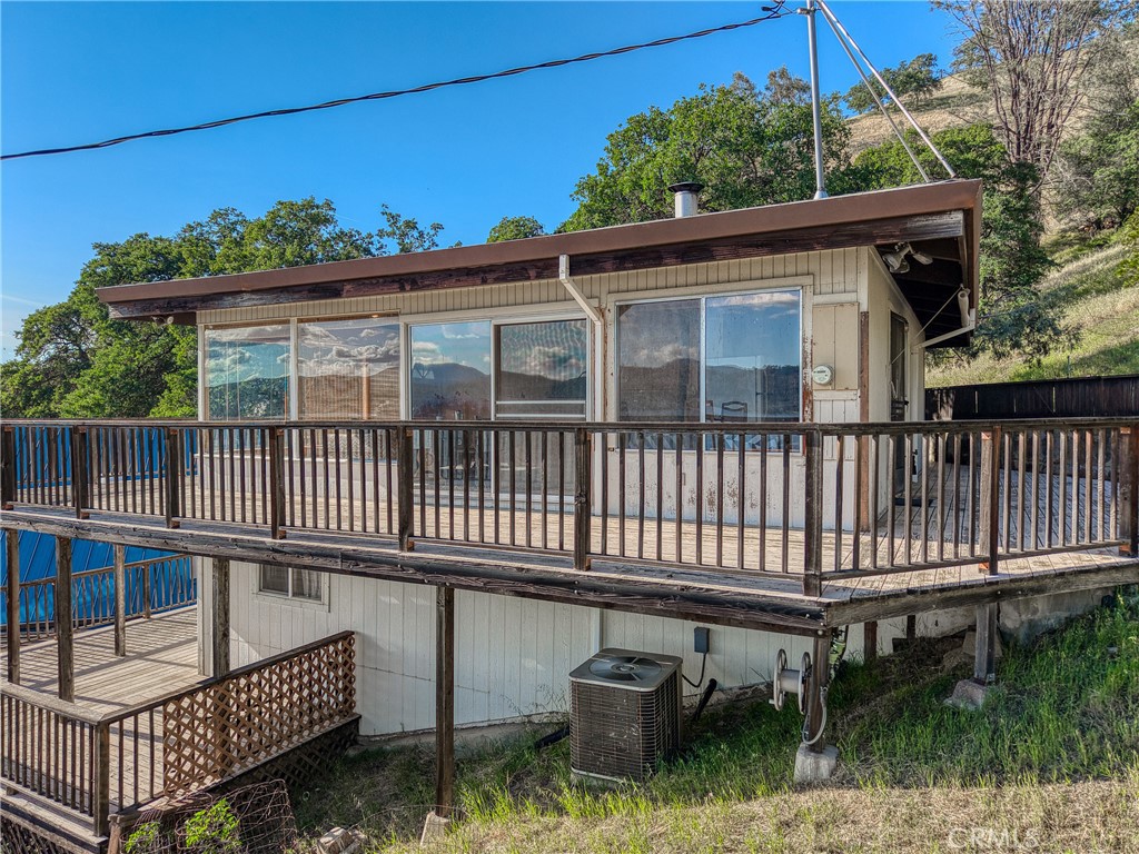 12805 Lakeshore Drive