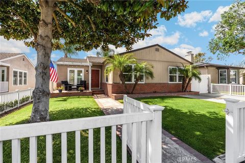 Photo of 329 E 19th St, Costa Mesa, CA 92627 (MLS # PW26051279)
