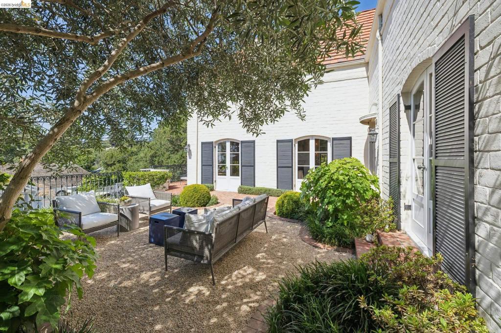 126 Woodland Way