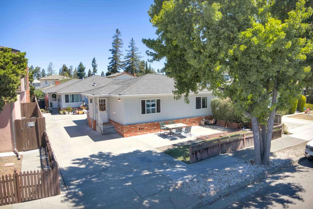 1567 Hawes Court