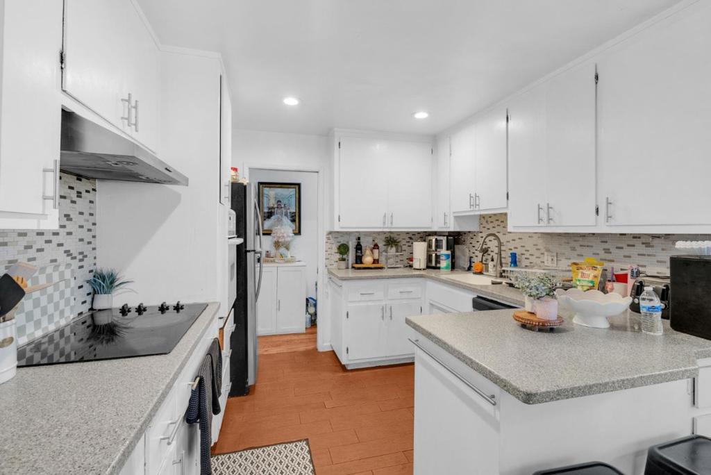 1567 Hawes Court