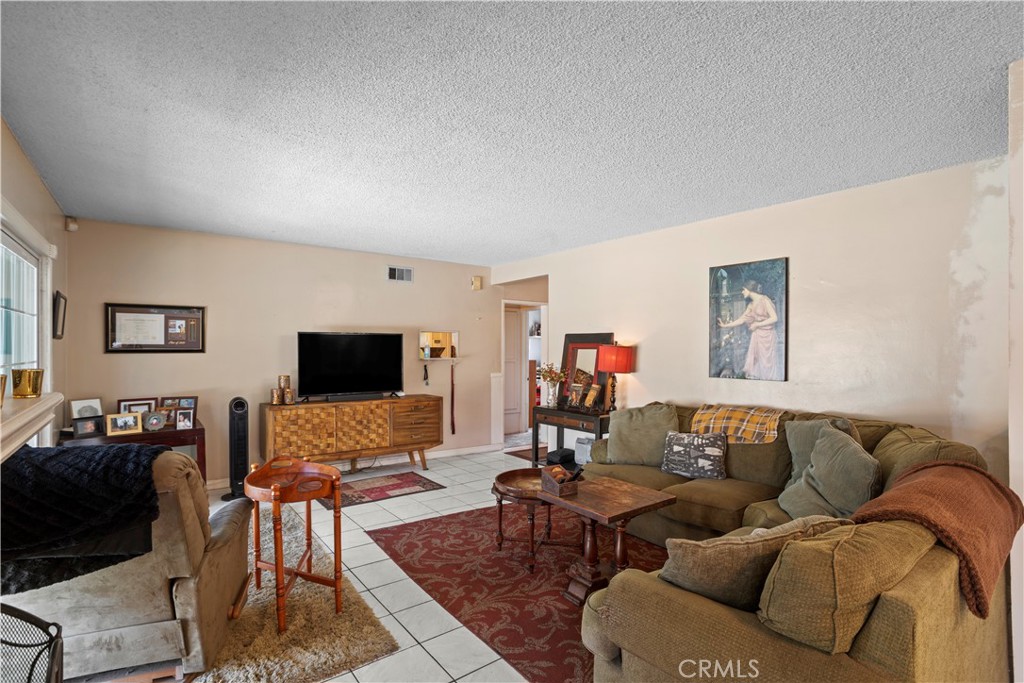 1005 N Dodsworth