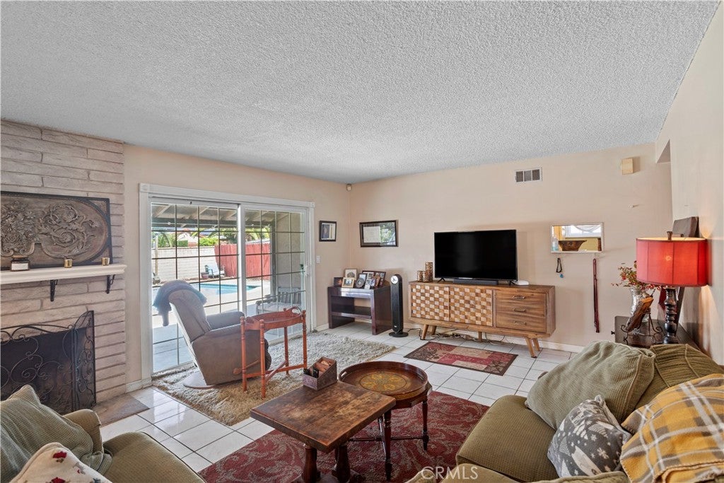 1005 N Dodsworth