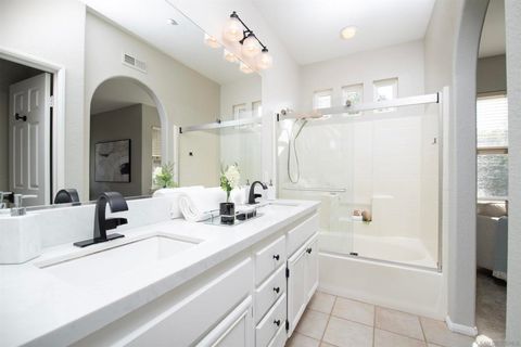 Tiny photo for 6283 Citracado CIR, Carlsbad, CA 92009 (MLS # 260013155SD)