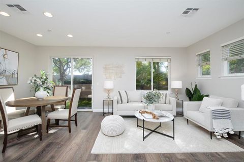 Tiny photo for 6283 Citracado CIR, Carlsbad, CA 92009 (MLS # 260013155SD)