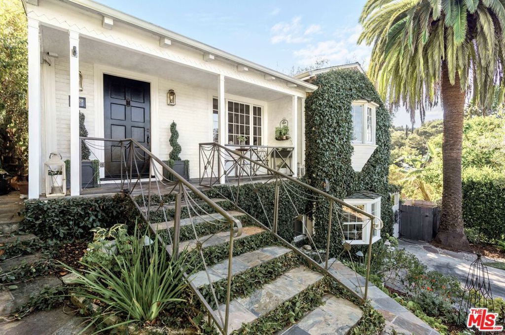 Photo of 3339 Bennett Drive, Los Angeles, CA 90068 (MLS # 25596347)