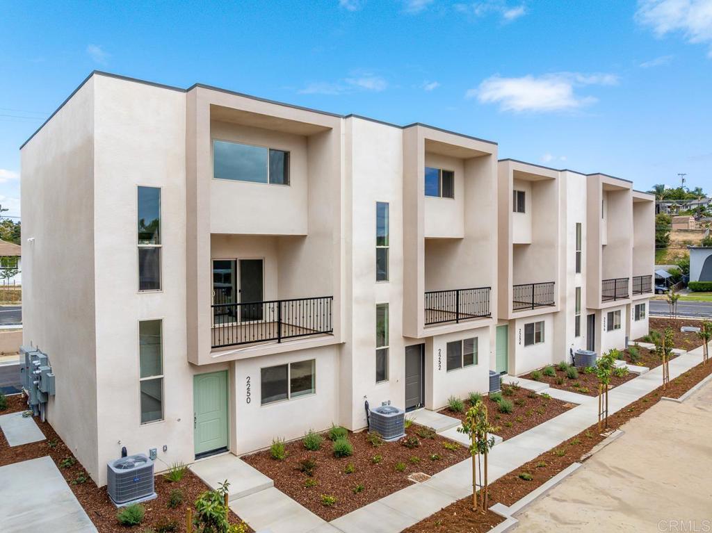 2244 Calle Chanate