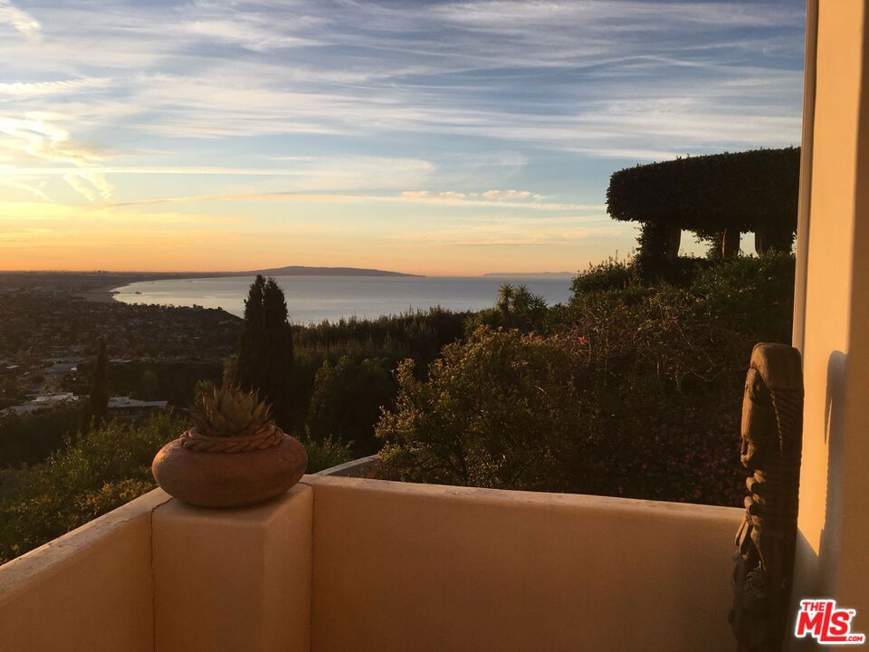 Photo of 1058 Vista Grande Drive, Pacific Palisades, CA 90272 (MLS # 26872765)