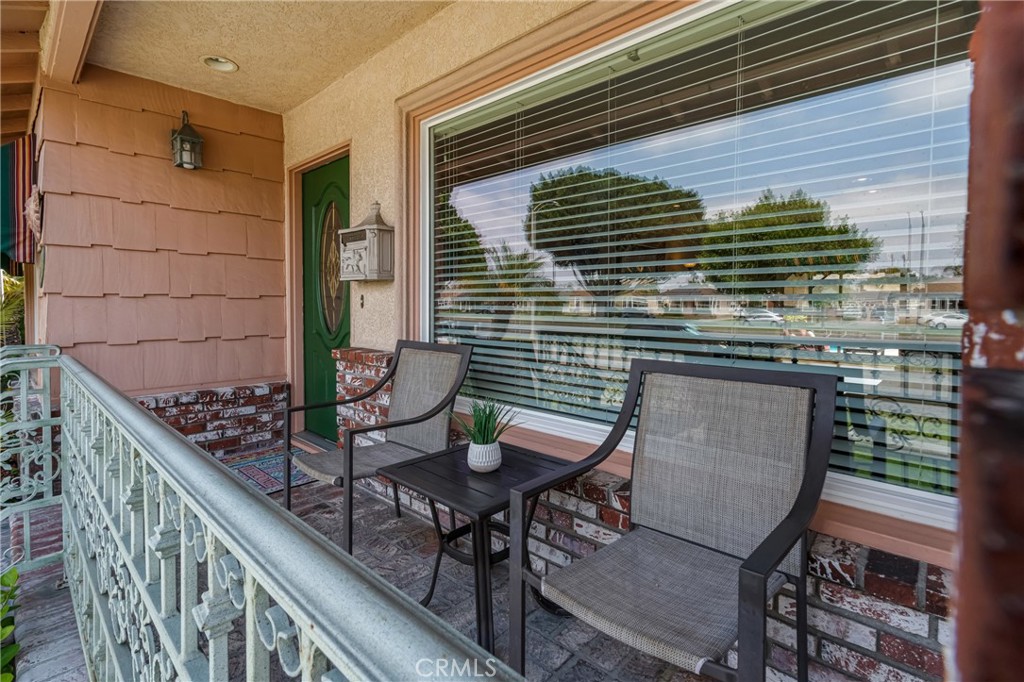 5118 Bellflower Boulevard