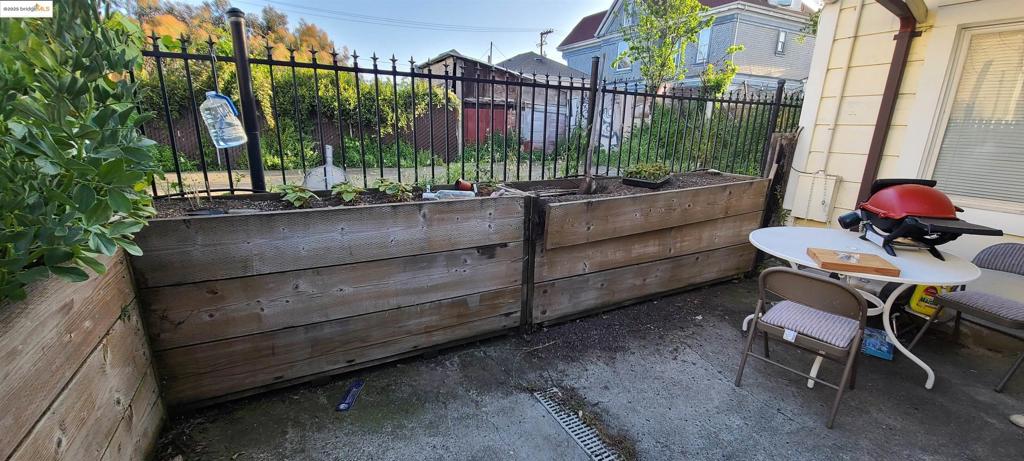 WEST OAK - Residential Income