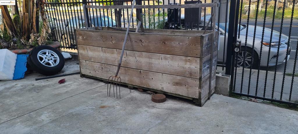 WEST OAK - Residential Income