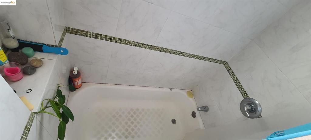 WEST OAK - Residential Income