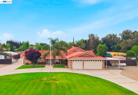 Photo of 11378 Mountain View Rd, Tracy, CA 95376 (MLS # 41130716)