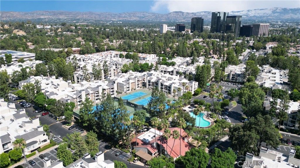 Photo of 5515 Canoga #318, Woodland Hills, CA 91367 (MLS # SR25265159)