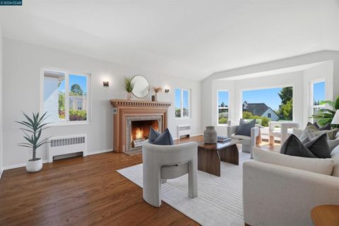 Photo of 961 Arlington Avenue Ave, Berkeley, CA 94707 (MLS # 41132368)