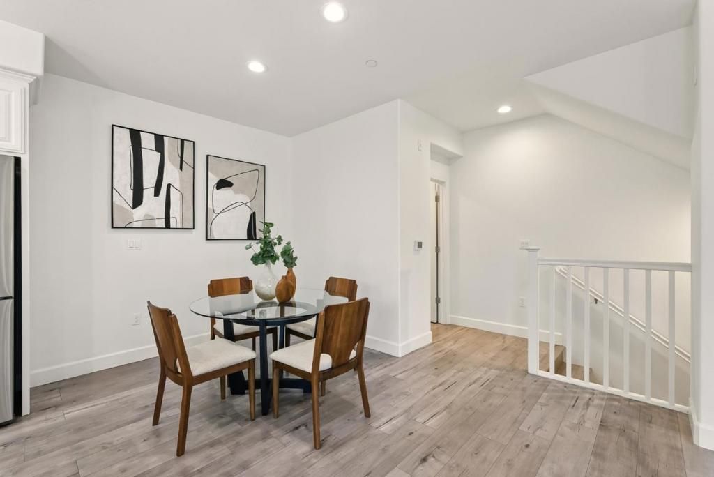 listing image 130723628768262917405