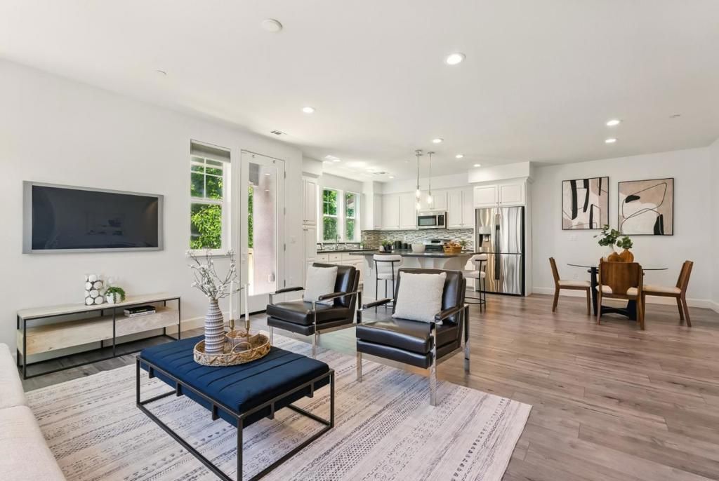 listing image 130720509845720949475
