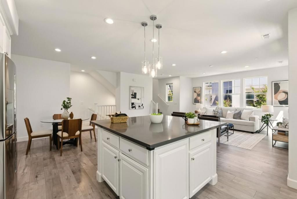 listing image 130725888541151718347