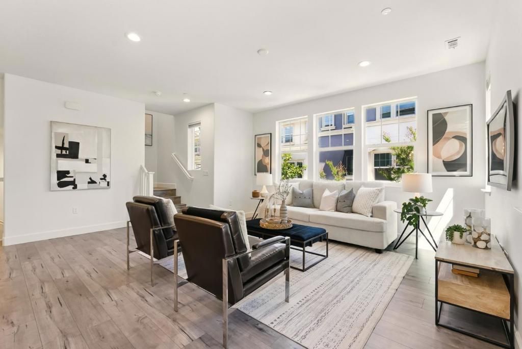 listing image 130727250535180989823