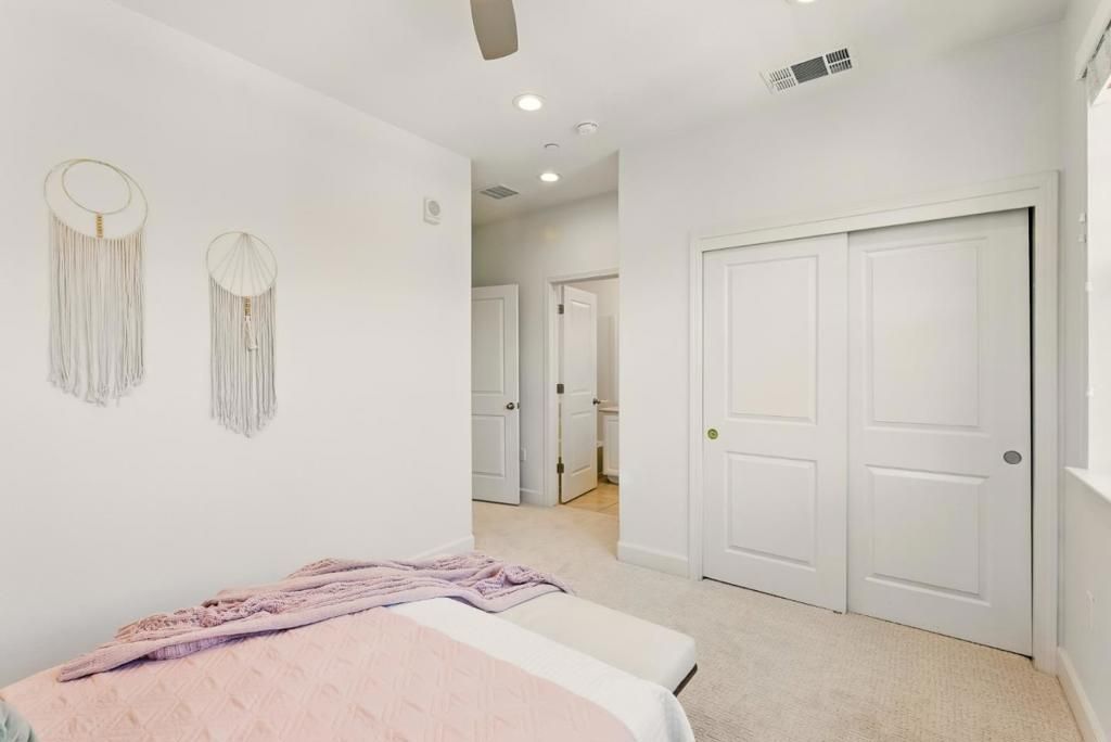 listing image 130726116339544200371