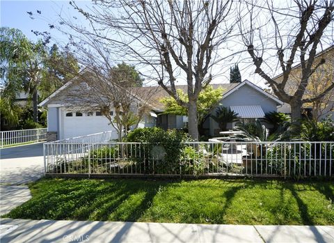 Photo of 2037 E Decatur Ave, Fresno, CA 93720 (MLS # FR26061982)