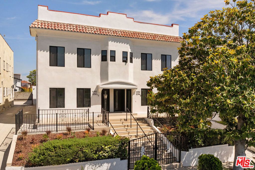 Photo of 1294 S Citrus Avenue, Los Angeles, CA 90019 (MLS # 26659857)