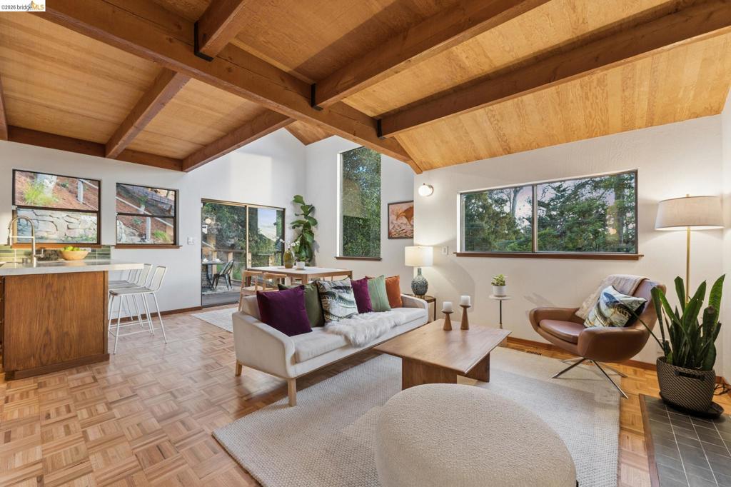 318 Capricorn Ave